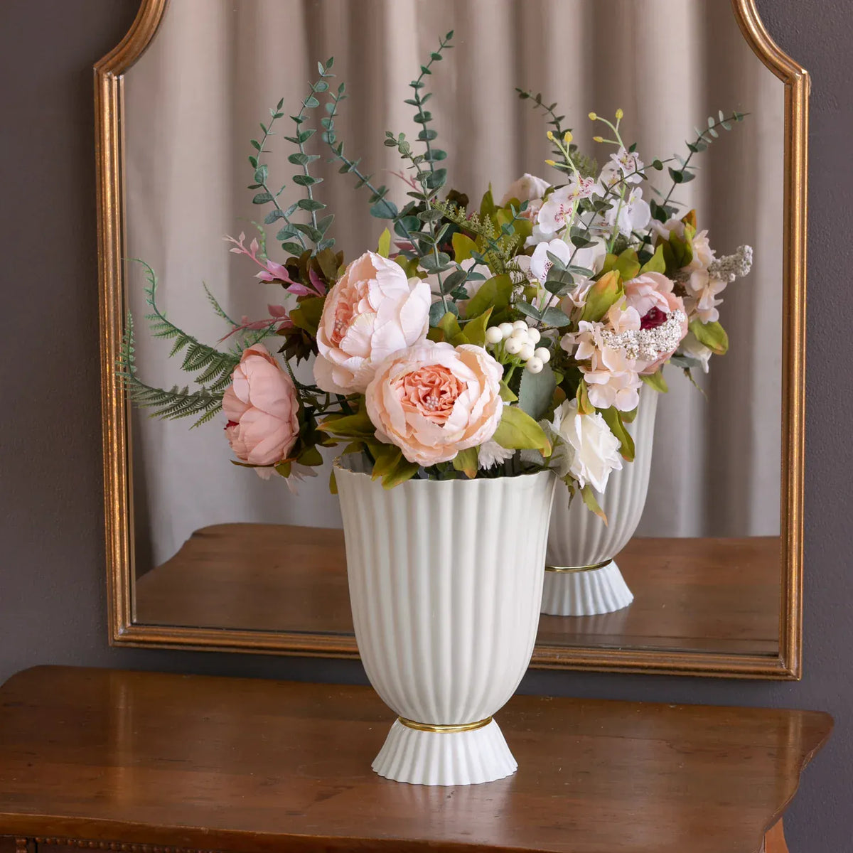 Encanto Vienna Medium Vase in Cream & White