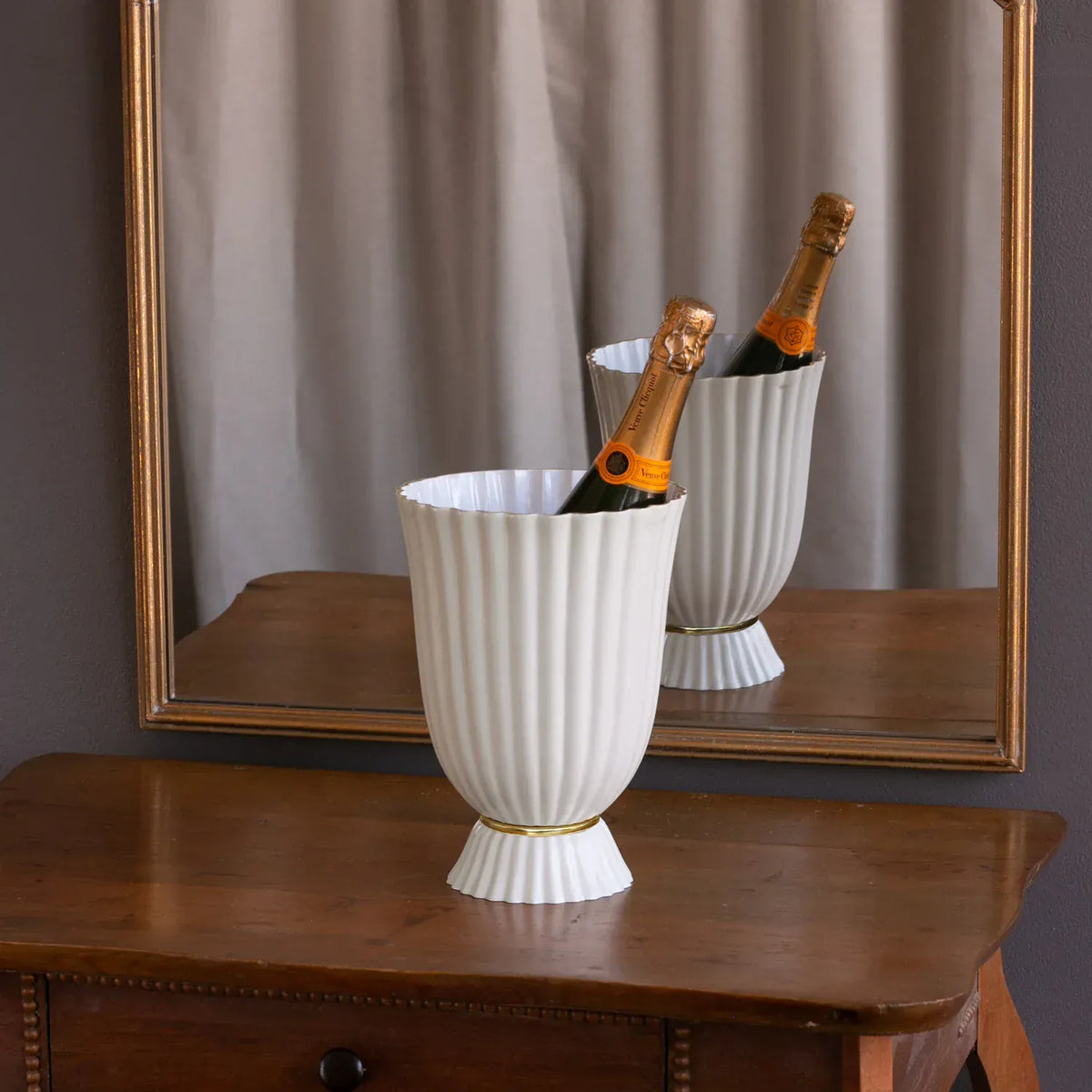 Encanto Vienna Medium Vase in Cream & White