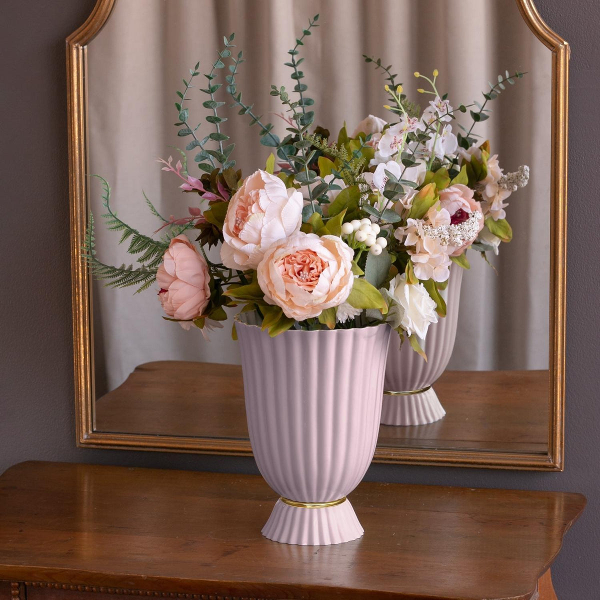 Encanto Vienna Medium Vase in Camellia & White