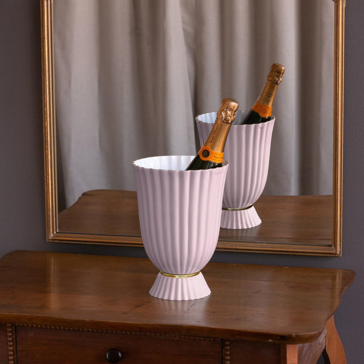 Encanto Vienna Medium Vase in Camellia & White