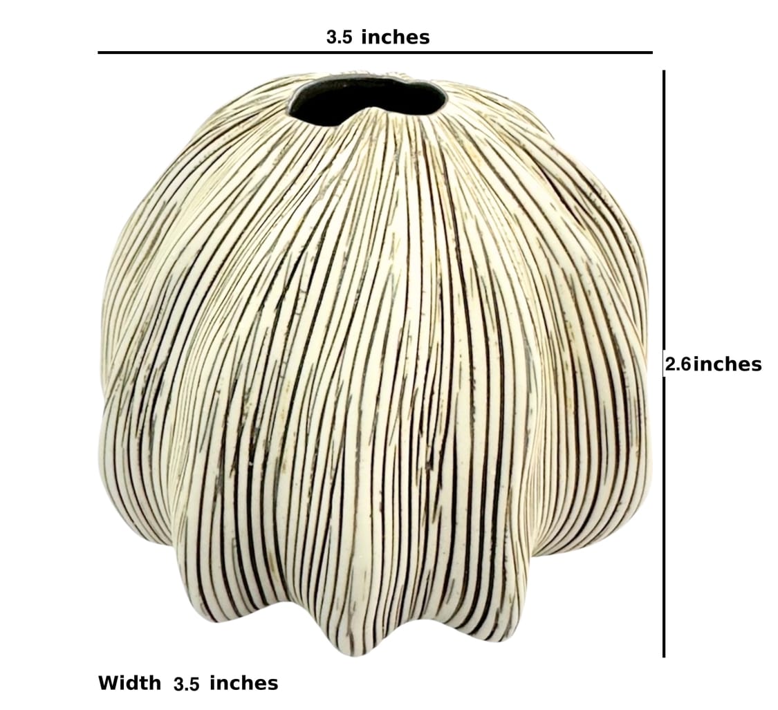 Mozo Mini L-Handcrafted Porcelain Bud Vase