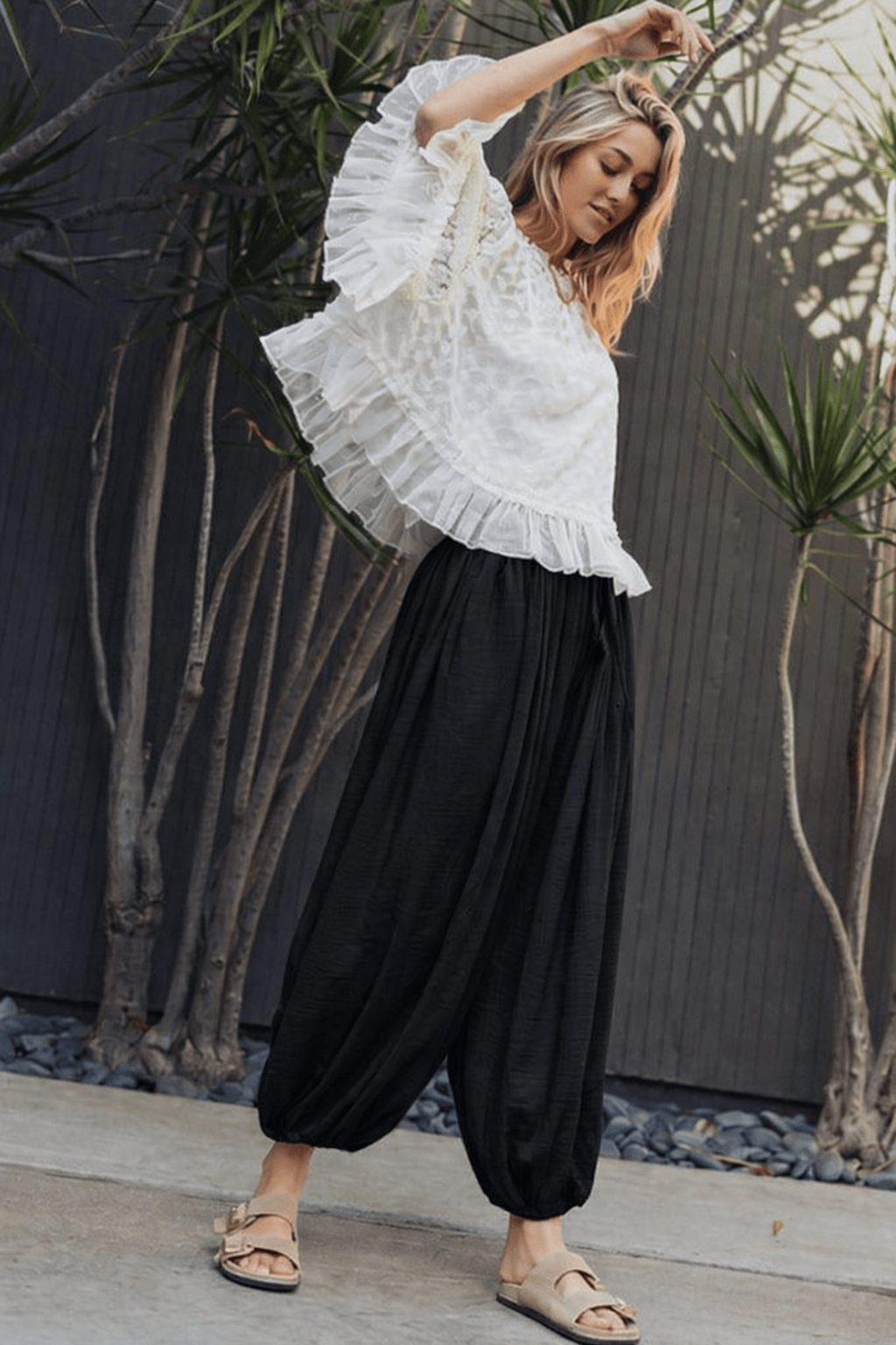 Crinkle Gauze Drawstring Balloon Pants in Black