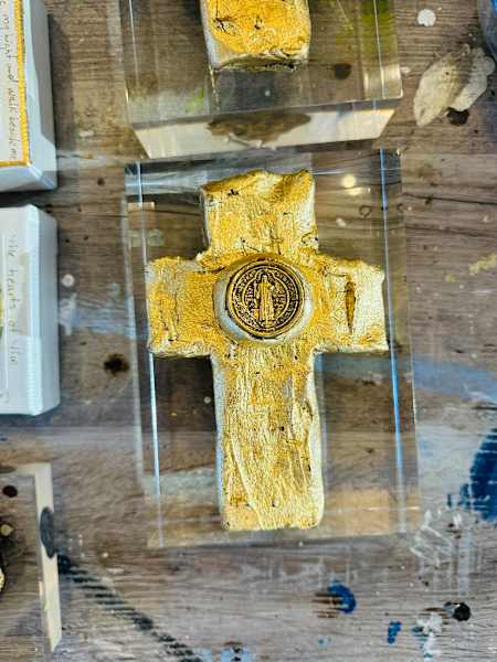 Cross on Crystal Book Hopper