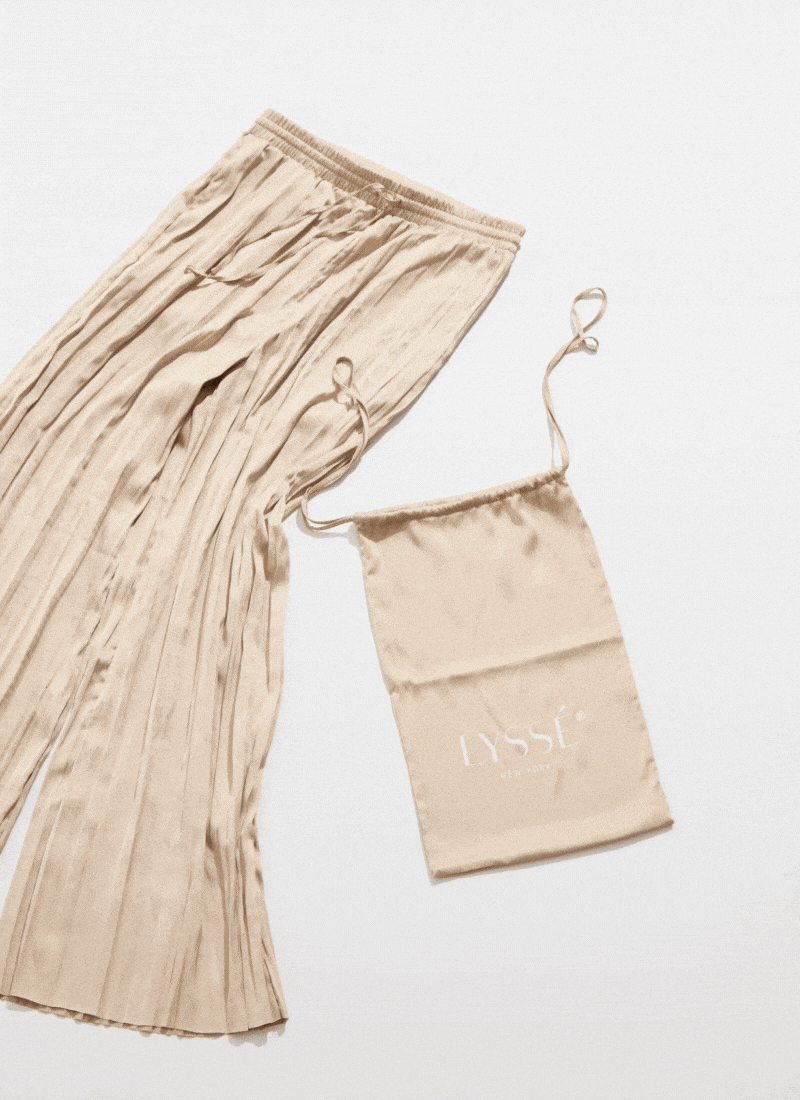 Lysse The Packable Pleated Palazzo Pant (28" Inseam) in Chablis - Little Miss Muffin Children & Home