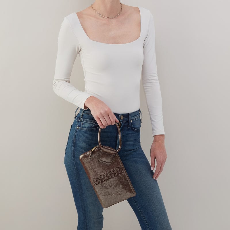 Hobo Sable Wristlet In Metallic Leather in Coffee Galaxy Little