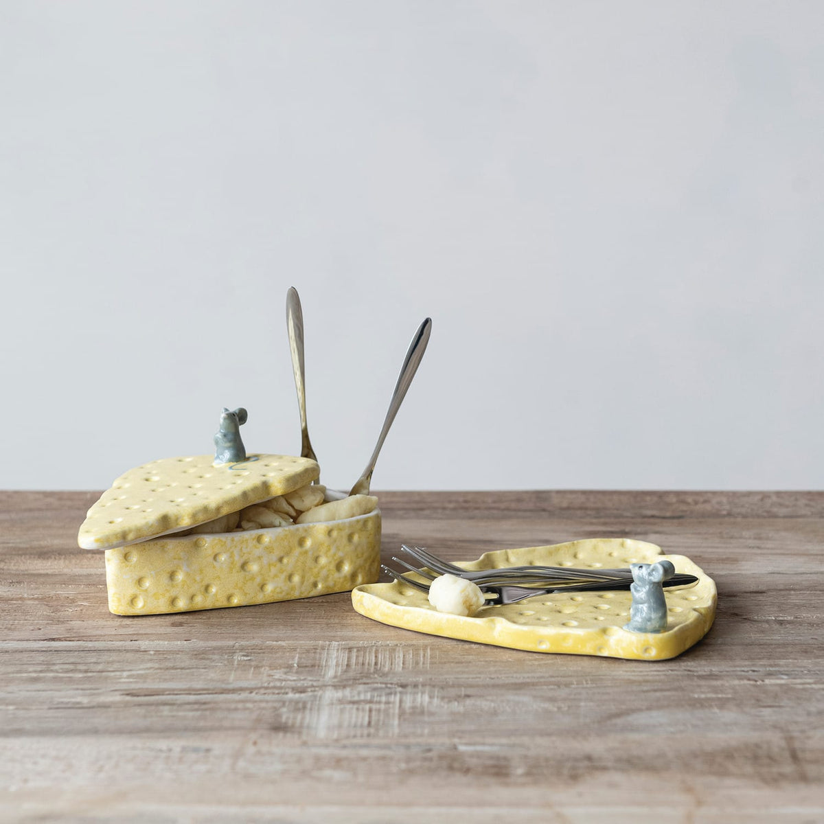 Stoneware Cheese Shaped Plate with Mouse (Each One Will Vary)