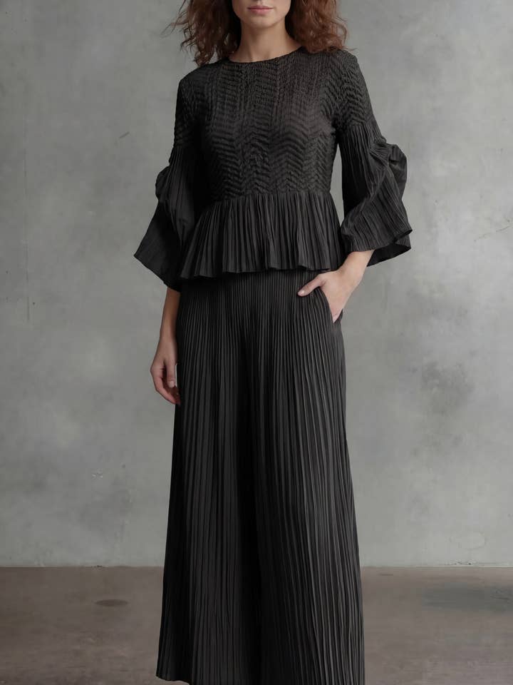 Pleated Pants with Pockets in Black