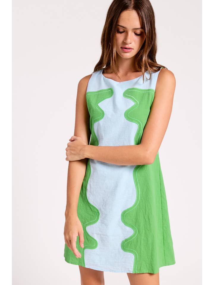 Wavy Pop Shift Dress in Kelly Green