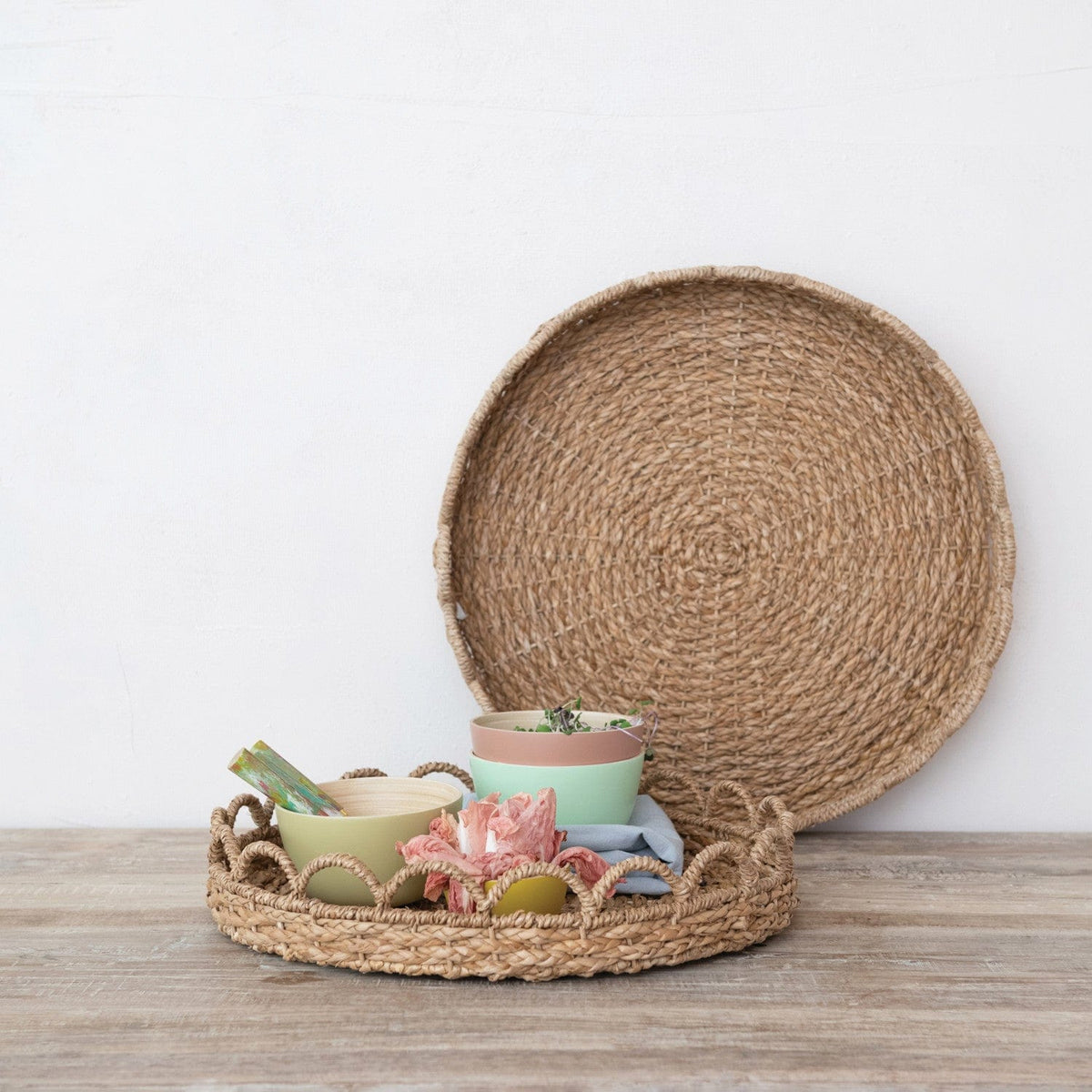 Decorative Seagrass Tray with Scalloped Edges, 2 Available Sizes