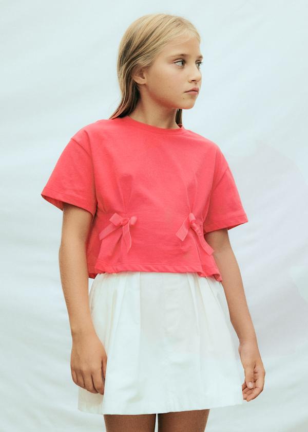 Bow Applique Short Sleeve Crop T-Shirt in Coral
