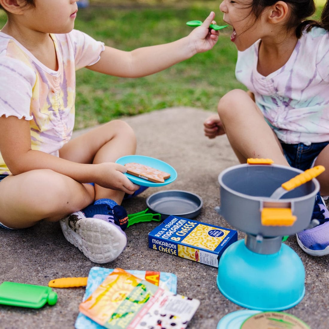 Melissa & Doug Melissa & Doug Let's Explore Outdoor Cooking Play Set - Little Miss Muffin Children & Home