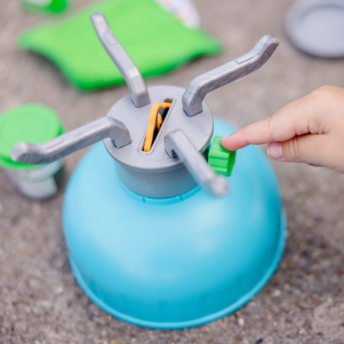 Melissa & Doug Melissa & Doug Let's Explore Outdoor Cooking Play Set - Little Miss Muffin Children & Home
