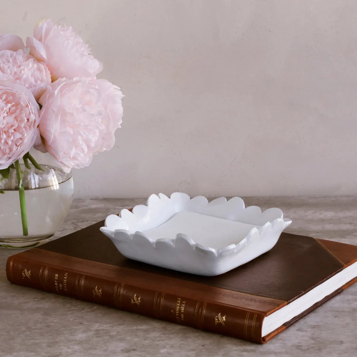 Vida Colette White Beverage Napkin Holder