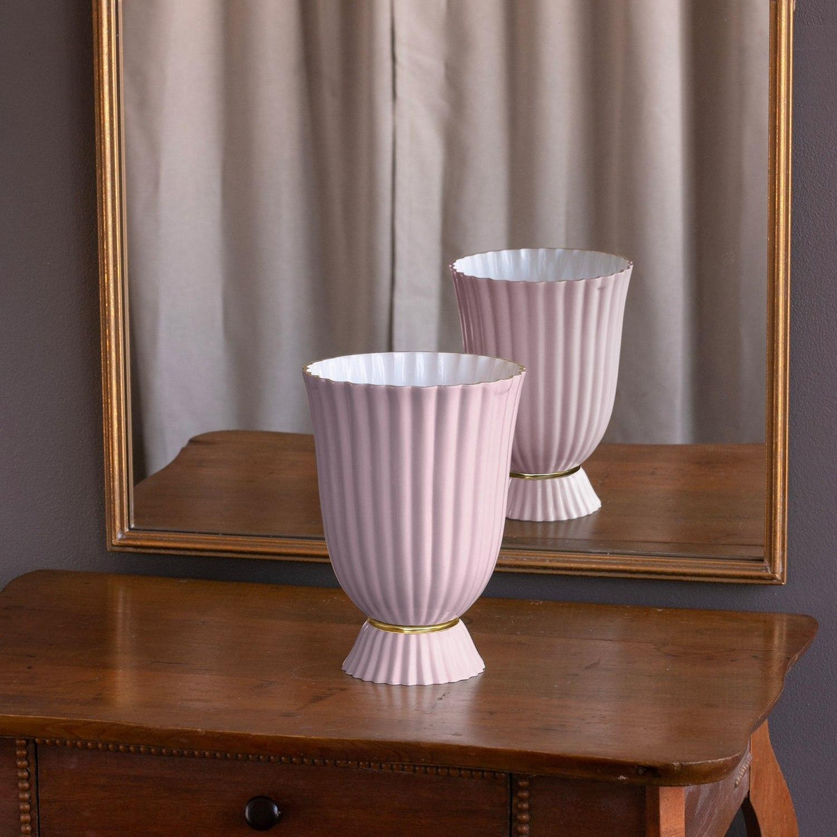 Encanto Vienna Medium Vase in Camellia & White