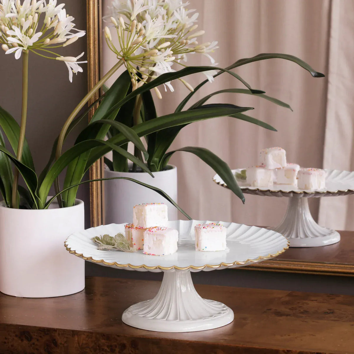 Encanto Vienna Pedestal Cake Plate