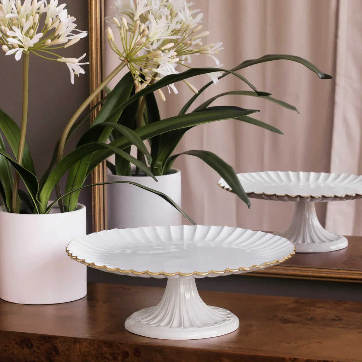 Encanto Vienna Pedestal Cake Plate