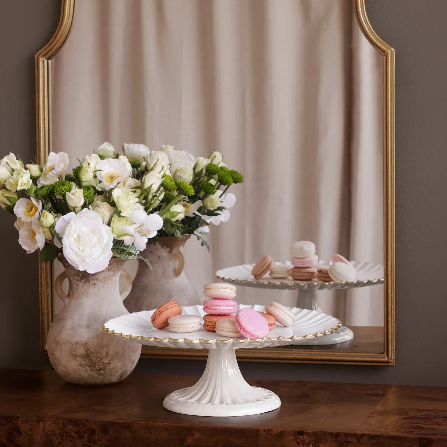 Encanto Vienna Pedestal Cake Plate