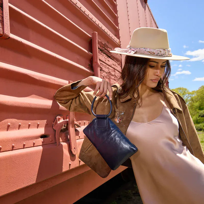 Sable Wristlet in Polished Leather - Ink Navy