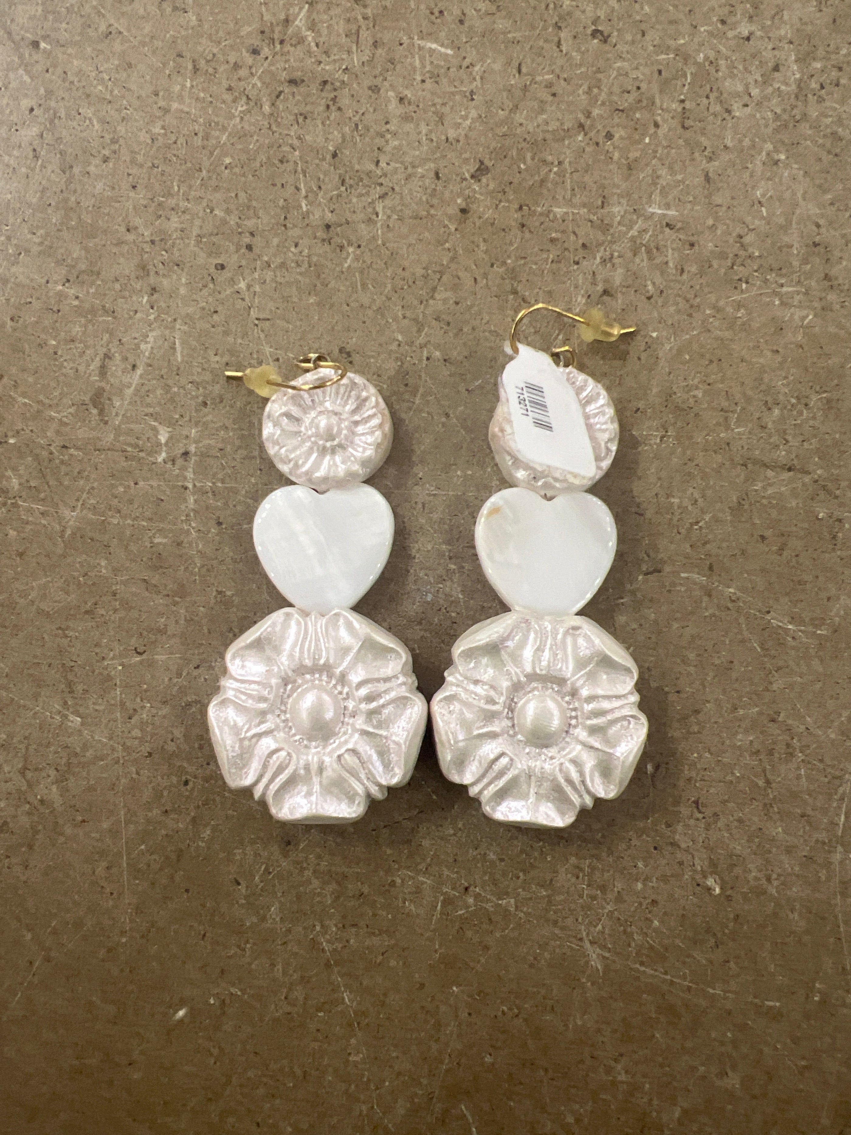 Carol Cassisa Carol Cassisa 2 Flowers w/Heart Earrings - Little Miss Muffin Children & Home