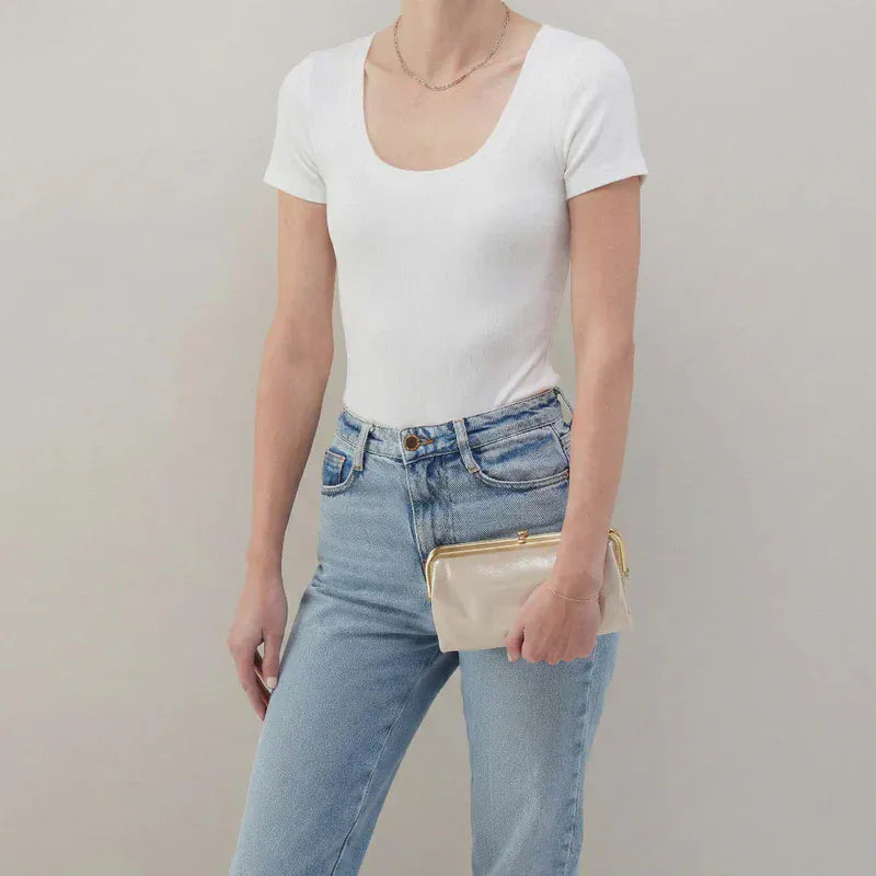 Lauren Clutch-Wallet in Metallic Leather