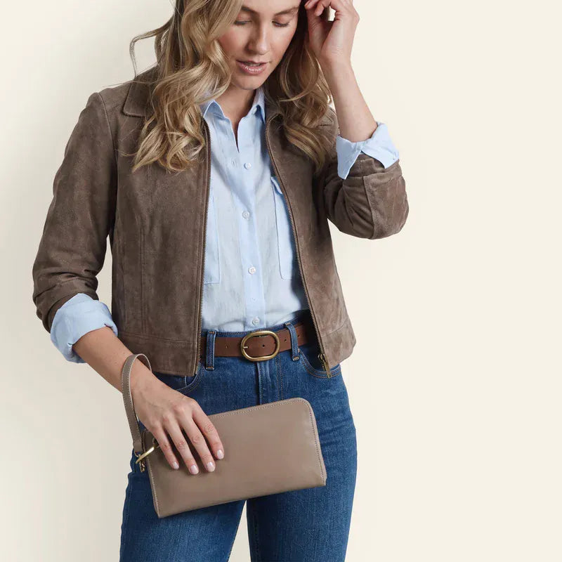 Hobo Jett Wristlet in Polished Leather - Woodsmoke
