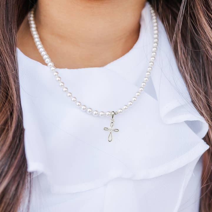 pearl necklace with silver cross
