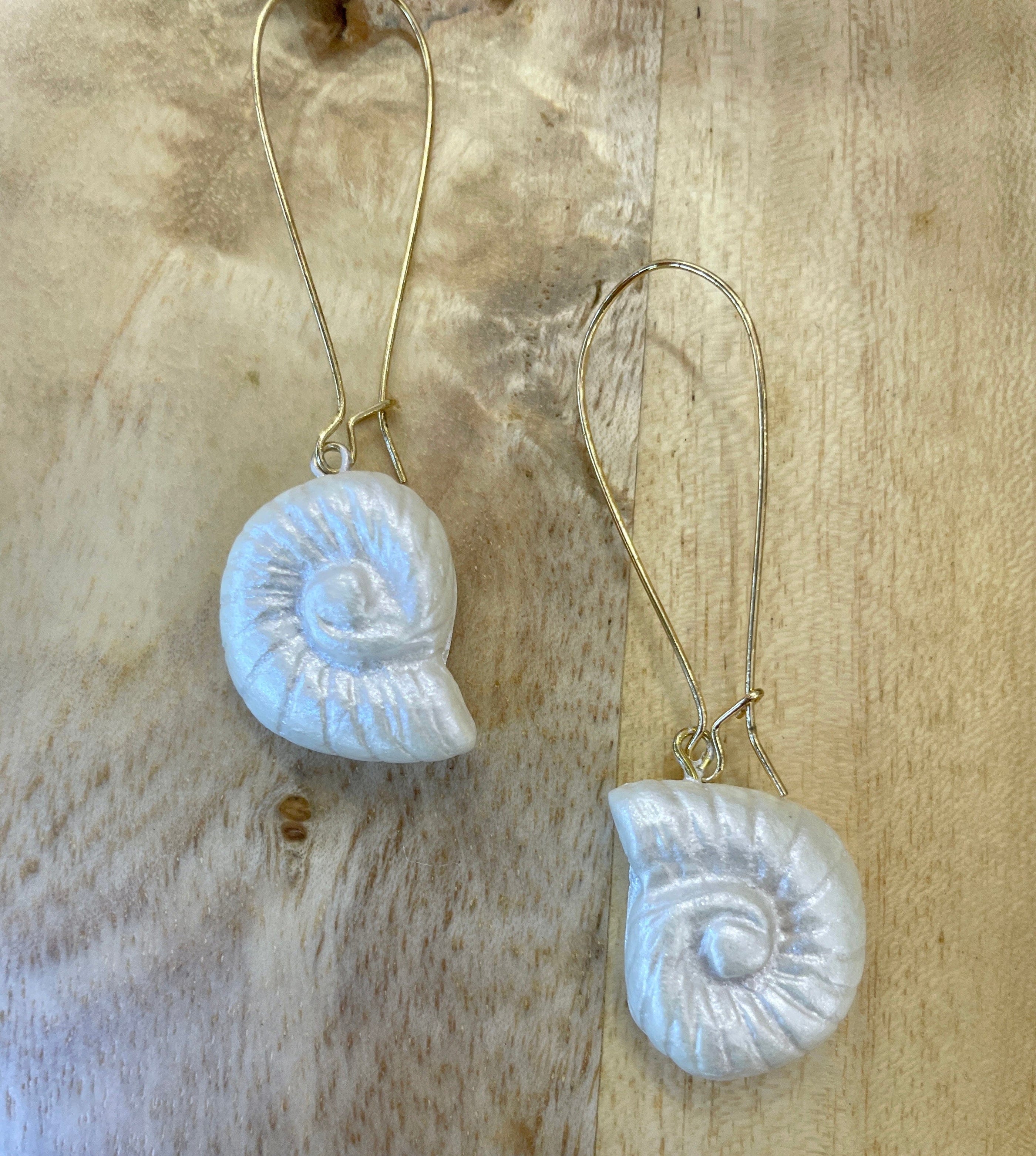 Carol Cassisa Carol Cassisa Boutons Coques Blanc Earrings - Little Miss Muffin Children & Home