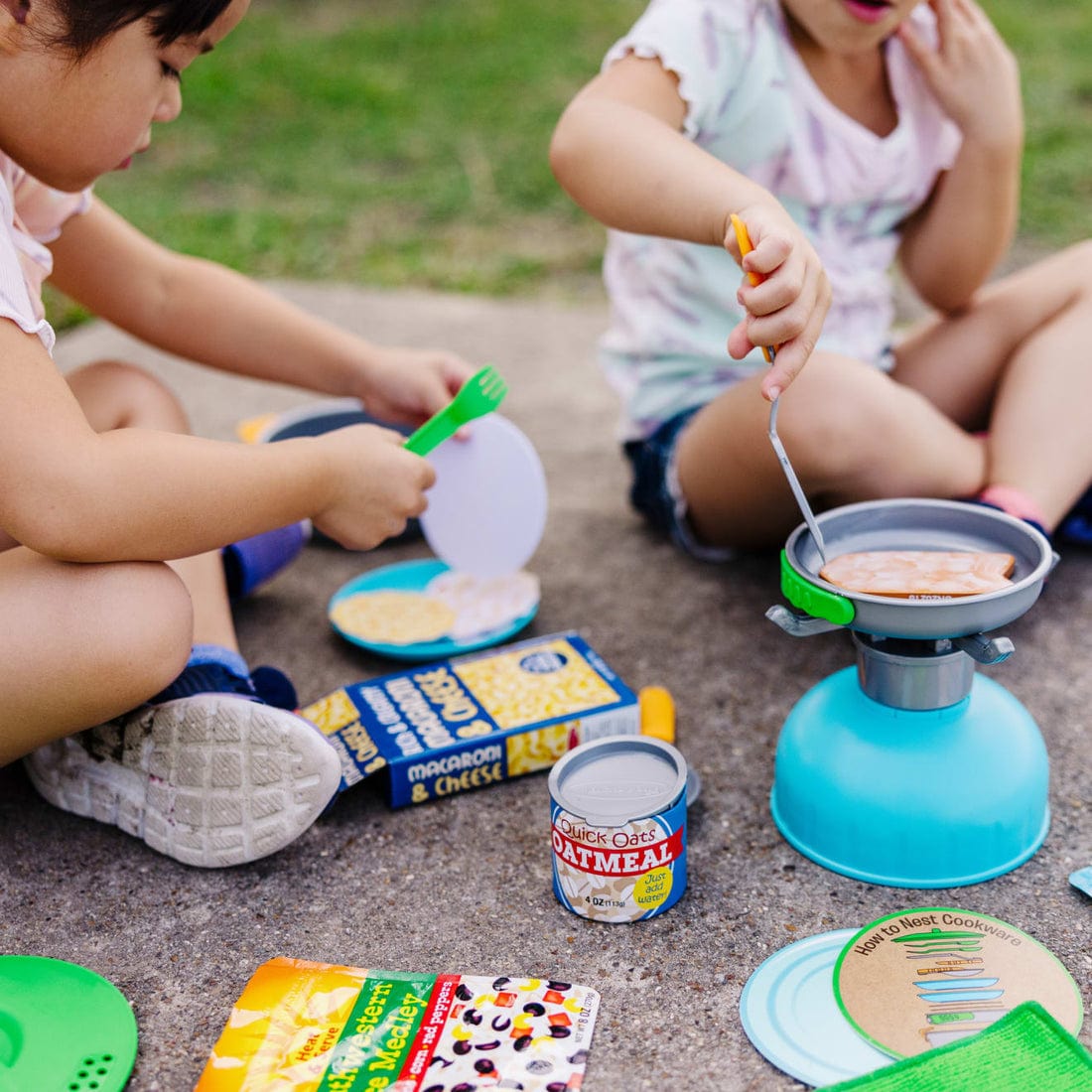 Melissa & Doug Melissa & Doug Let's Explore Outdoor Cooking Play Set - Little Miss Muffin Children & Home