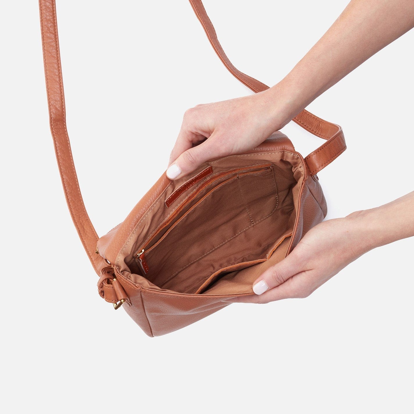 HOBO Fern Sling Bag - Pebbled Leather in Chalk